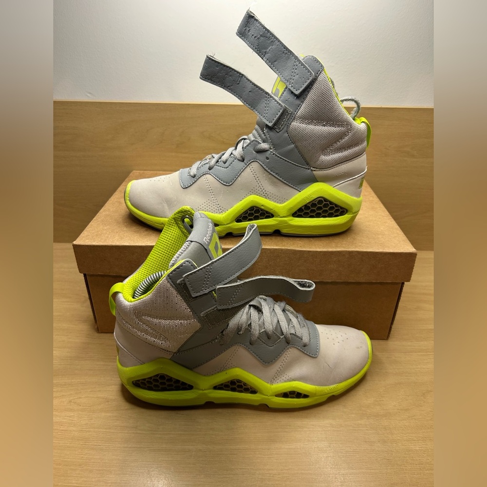 WOMEN REEBOK CLASSIC CHI-KAZE Size 7